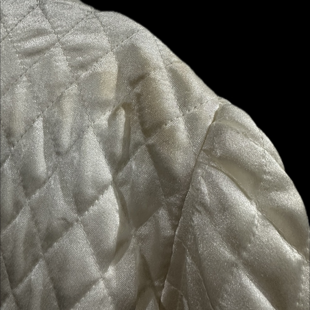 VINTAGE Christian Dior Ivory Women's Quilted Robe w Lace & Faux Pearl Buttons L - Picture 10 of 10